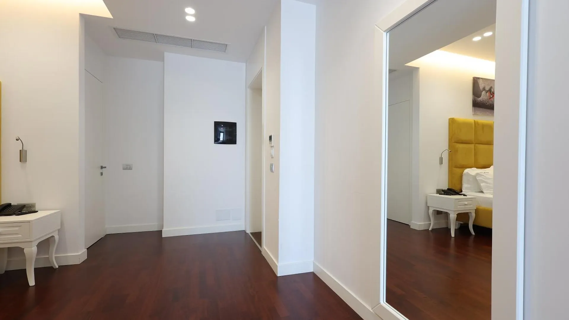 סרנדה Harbour Hotel