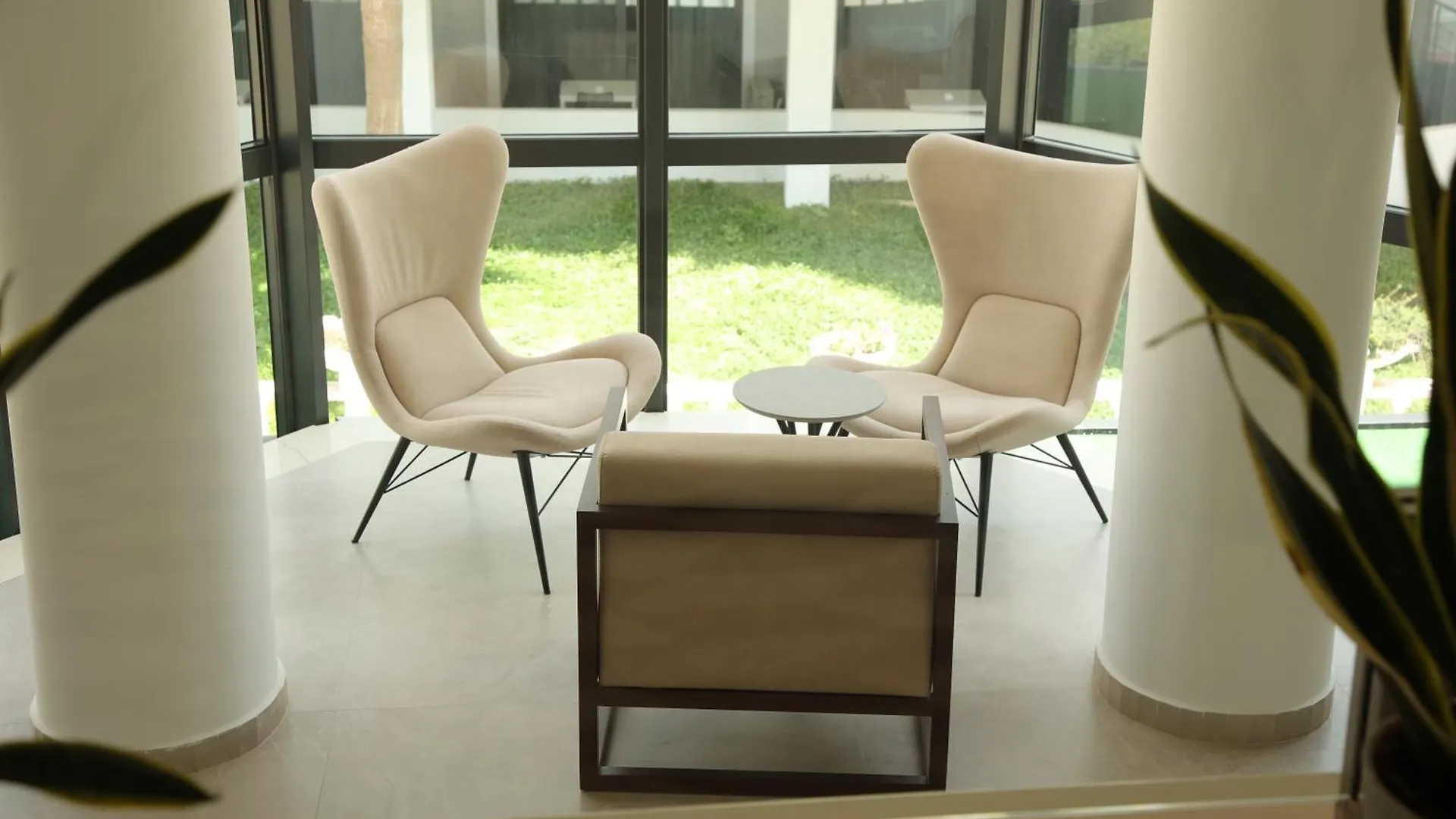 סרנדה Harbour Hotel