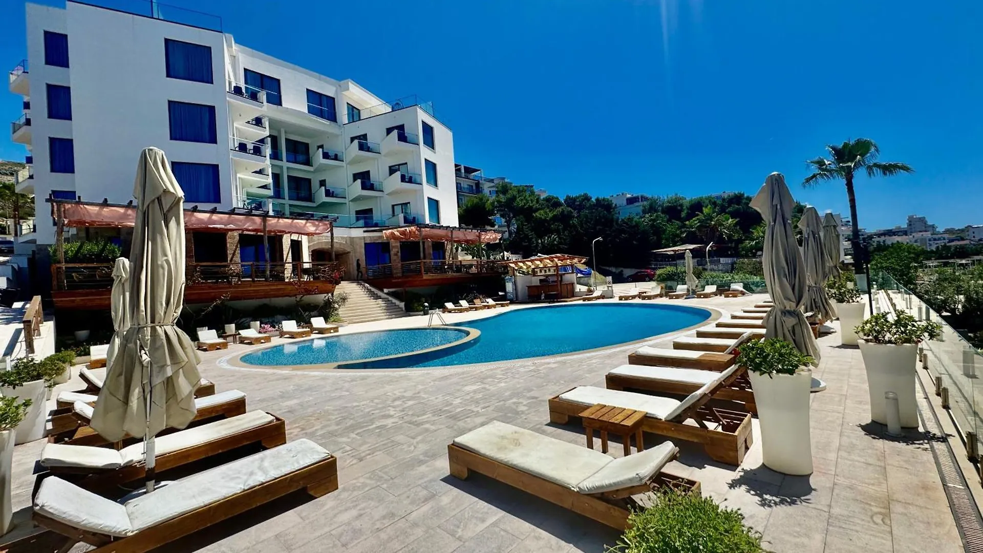 סרנדה Harbour Hotel אלבניה