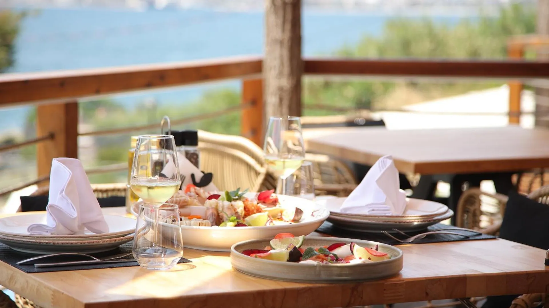 Harbour Hotel Sarande 4*,  Albania