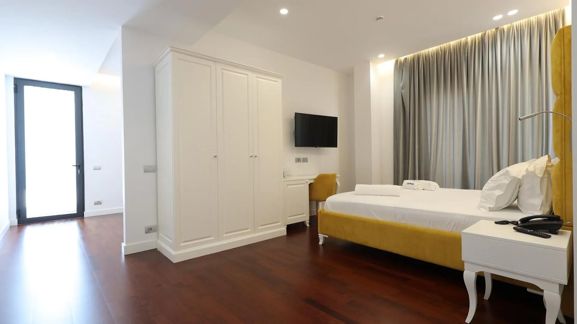 Harbour Hotel Sarande 4*,